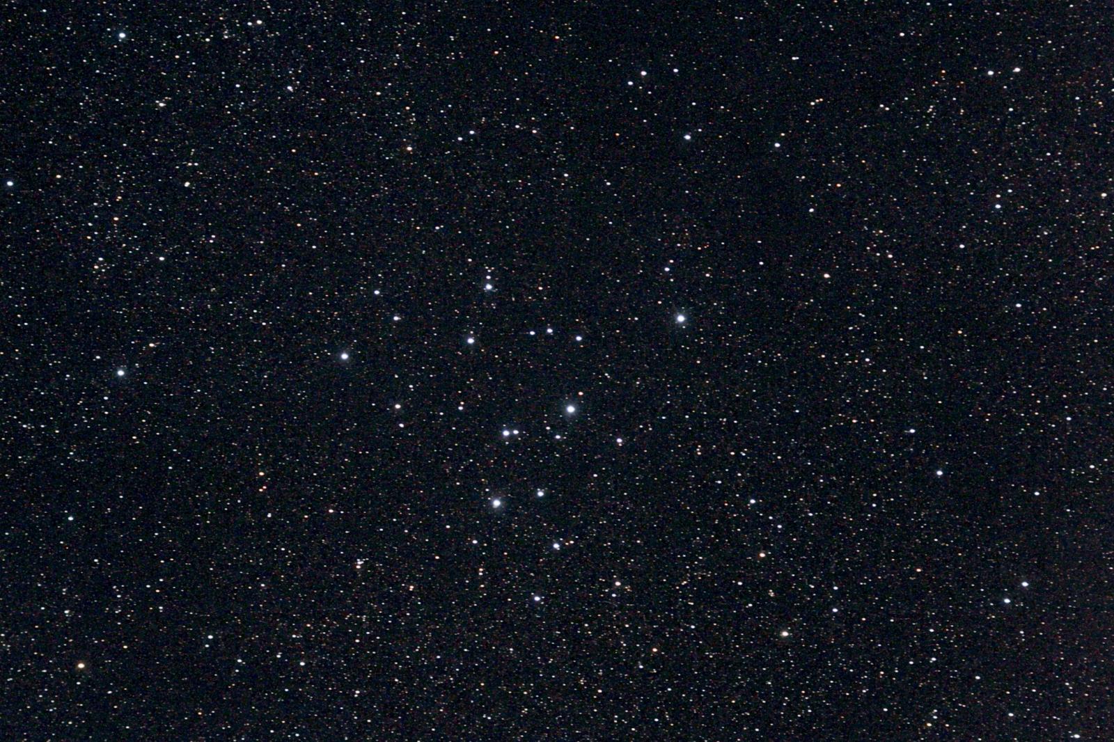 M39, de mooiste sterrenhoop in het voor de rest al héél sterrenrijk gebied rond de Zwaan